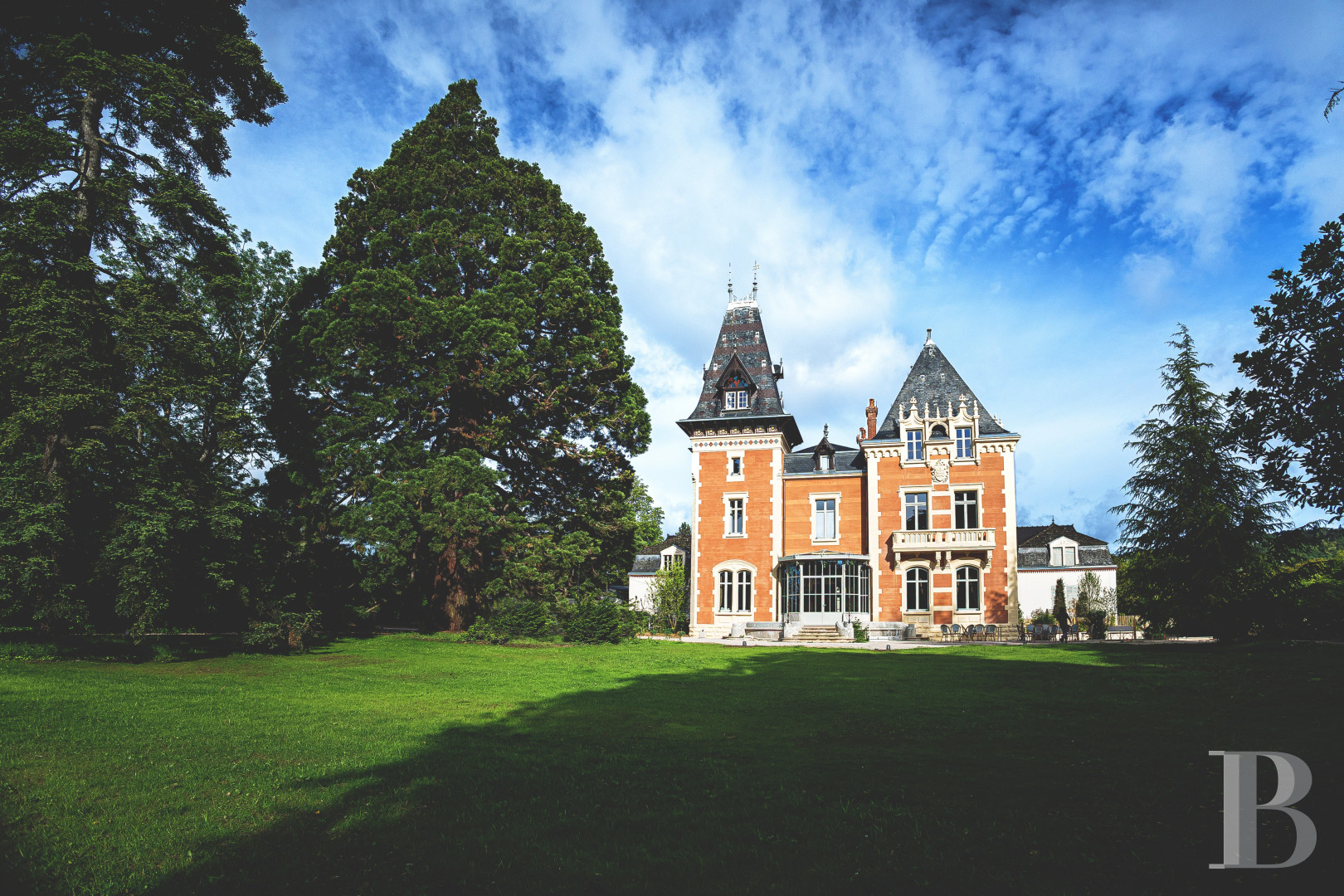 En Bourgogne, à Beaune, un château de la Belle Époque au milieu de ses huit hectares de vignes - photo  n°43